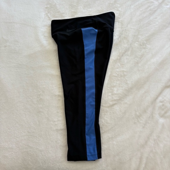 NIKE Crop Workout Leggings - Picture 4 of 5